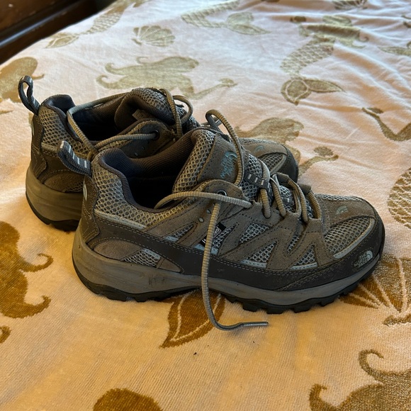 Women’s The North Face Hydra Seal Waterproof Hiking Shoe / Boot - Size 6 - Picture 2 of 6